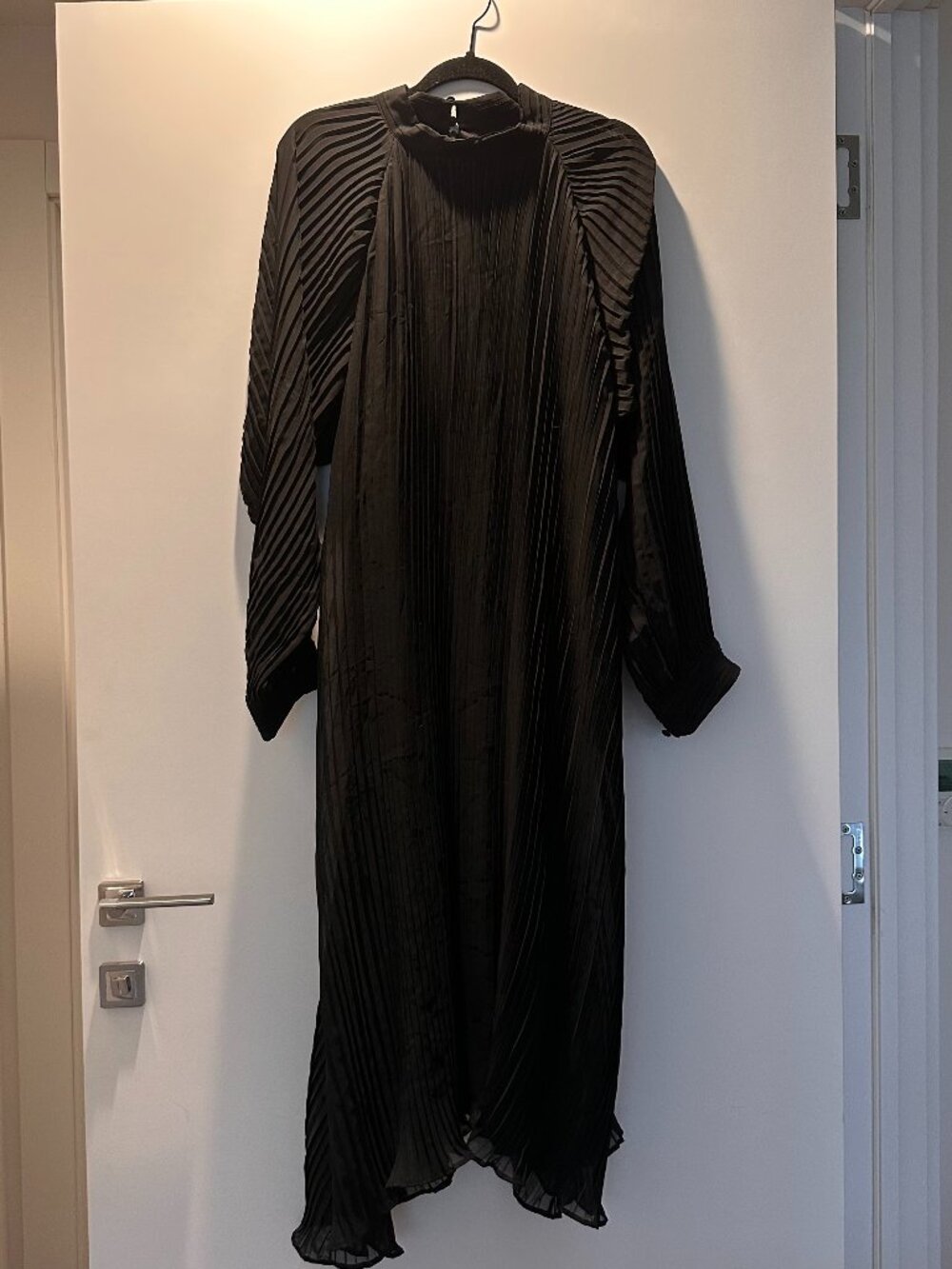Drama Black Pleated Chiffon Long Sleeve Midi Dress – Size 3 NWT
